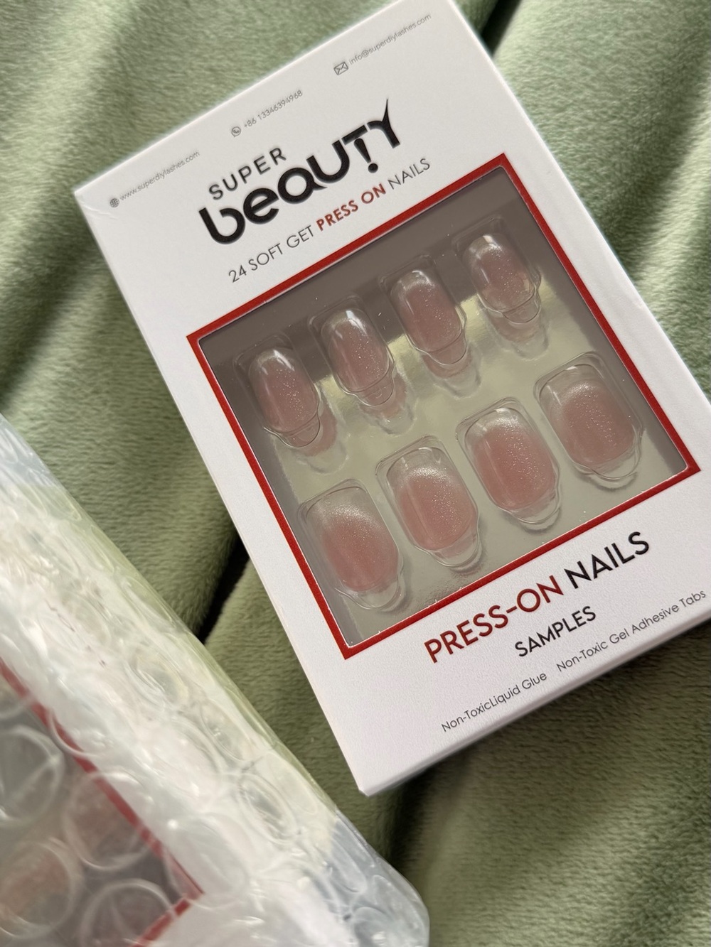 Set of 4Press-On Nails - Picture 2 of 2
